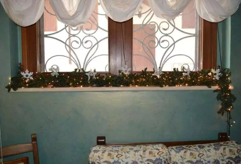 هتل La Piazzetta Rooms & Breakfast