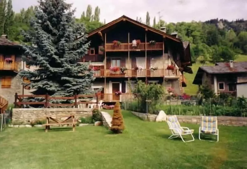 Hotelli Le Vieux Noyer   Appartamenti Al Verde Villaggio Di Rumiod