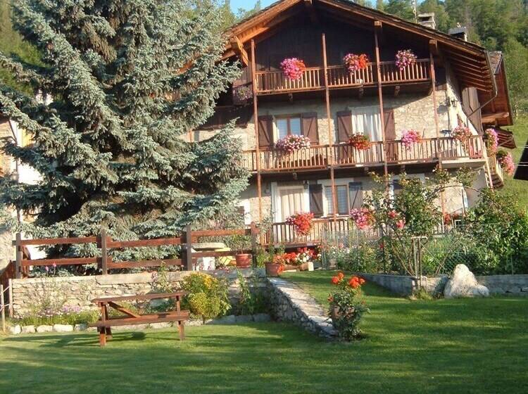 Отель Le Vieux Noyer   Appartamenti Al Verde Villaggio Di Rumiod