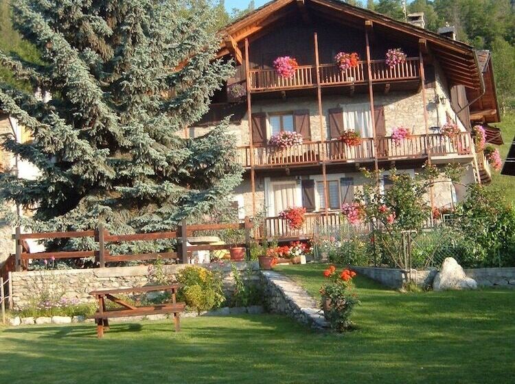 Отель Le Vieux Noyer   Appartamenti Al Verde Villaggio Di Rumiod