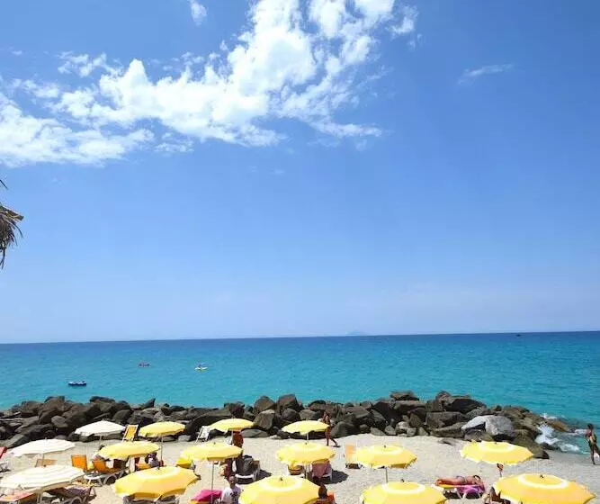 Hotelli Resort Rocca Di Vadaro