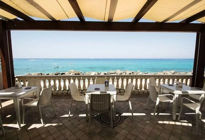 Hotelli Resort Rocca Di Vadaro