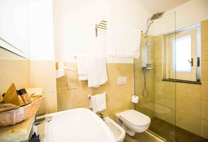 בית מלון כפרי Resort Rocca Di Vadaro