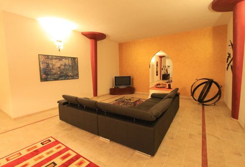 בית מלון כפרי Salenthouse