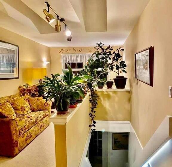 Отель Seafarers Bed & Breakfast