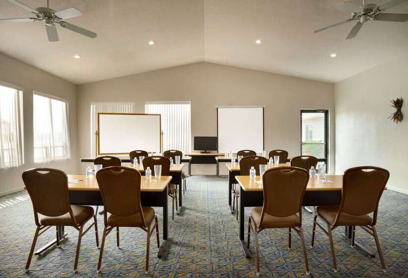 فندق Travelodge By Wyndham Gillette