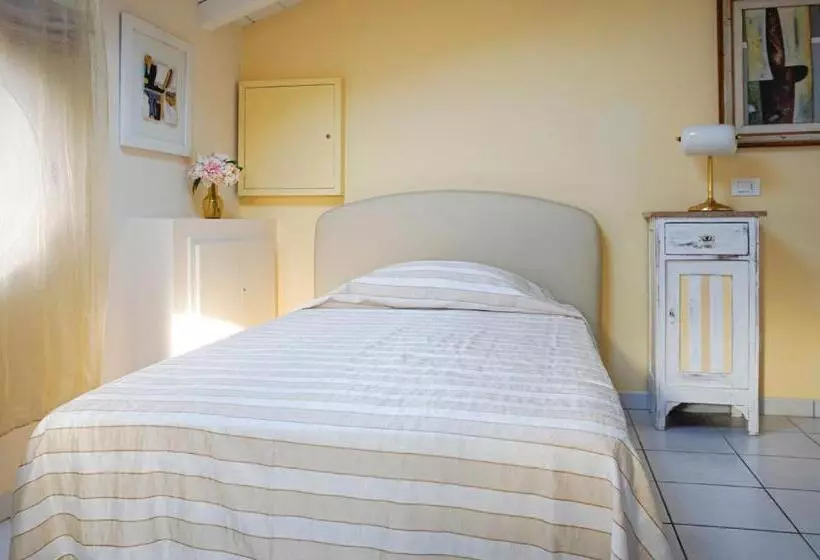 Hotelli Villa Amelia Rooms