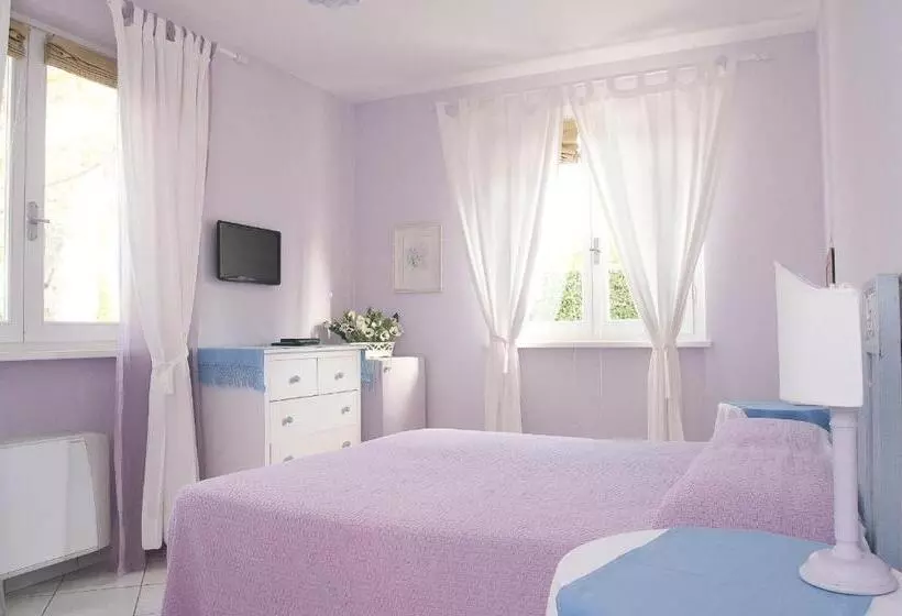 Hotelli Villa Amelia Rooms
