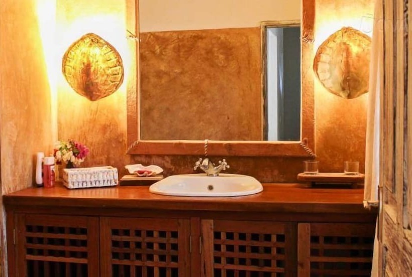 Отель White Elephant Sea Lodge