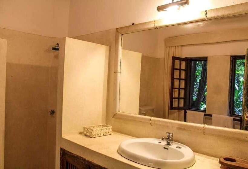 Отель White Elephant Sea Lodge