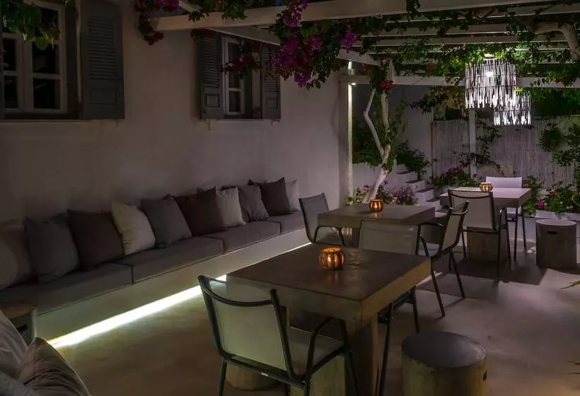 Anita Rooms & Suites Milos