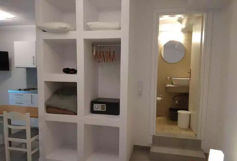 Anita Rooms & Suites Milos