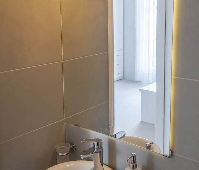 Anita Rooms & Suites Milos