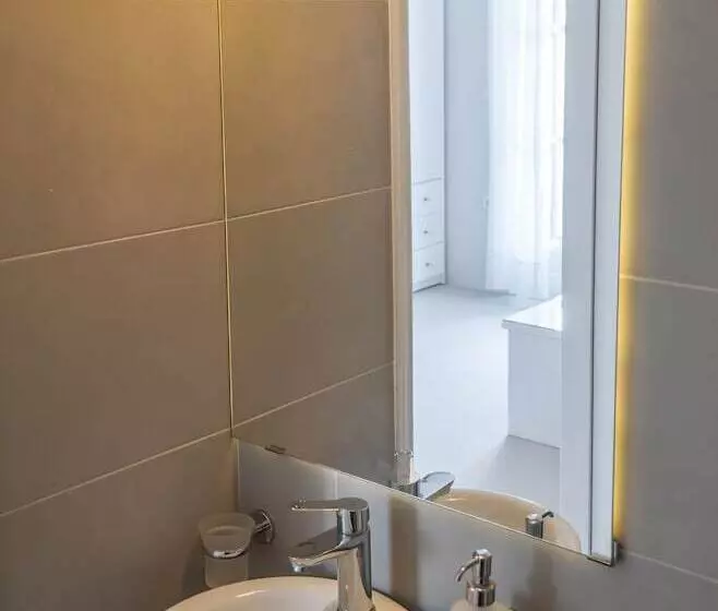Anita Rooms & Suites Milos