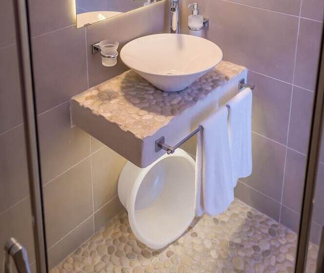 Anita Rooms & Suites Milos