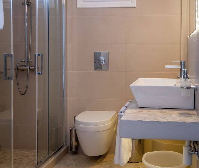 Anita Rooms & Suites Milos