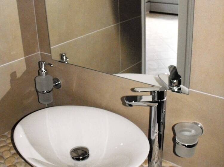 Anita Rooms & Suites Milos