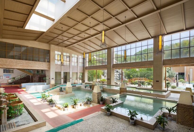 בית מלון כפרי Huitang Huatian Hot Spring Resort