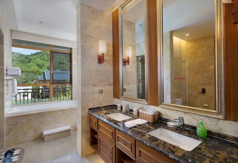 בית מלון כפרי Huitang Huatian Hot Spring Resort