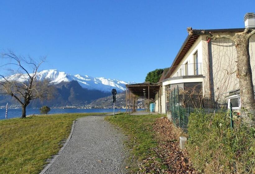 בית מלון כפרי Lake Como Beach Hostel