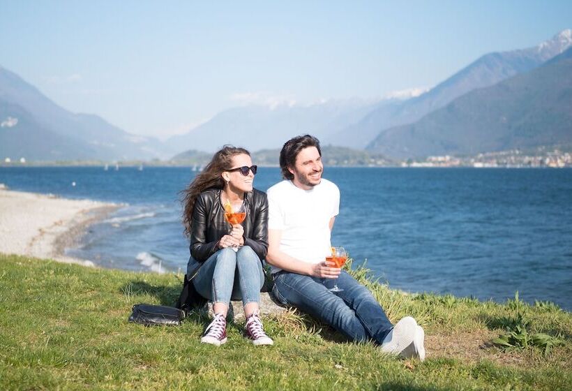 בית מלון כפרי Lake Como Beach Hostel