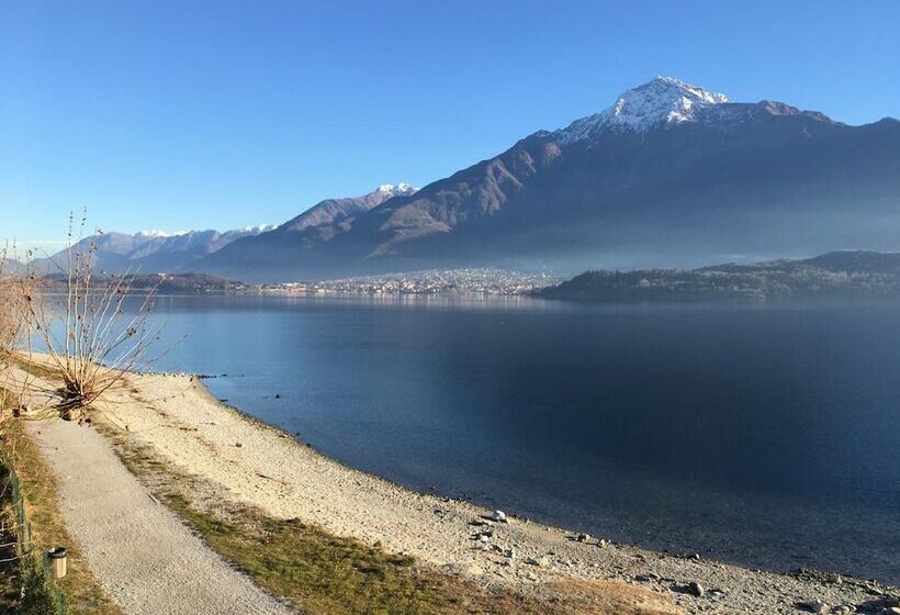 בית מלון כפרי Lake Como Beach Hostel