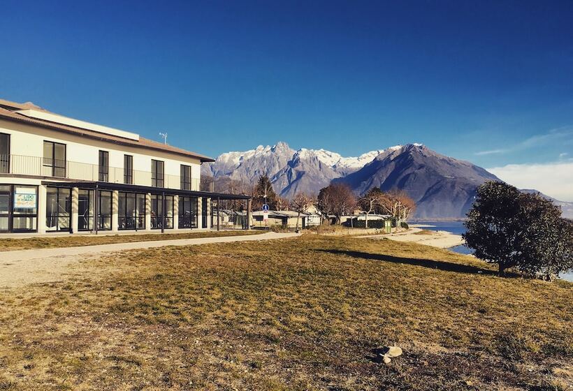 בית מלון כפרי Lake Como Beach Hostel