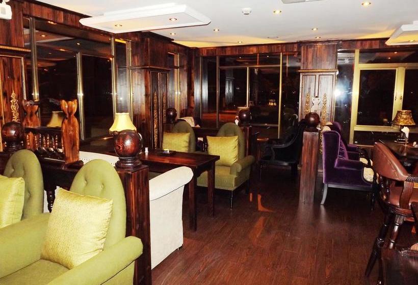 Отель Tongling Louis Castle Inn