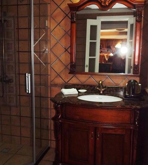 Отель Tongling Louis Castle Inn