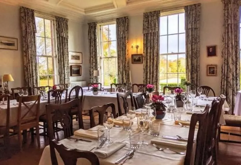 هتل Warwick Hall