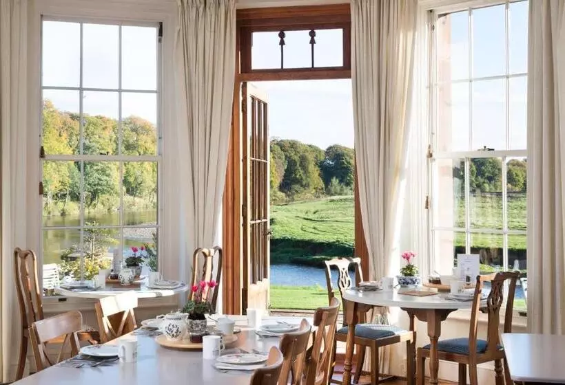 هتل Warwick Hall