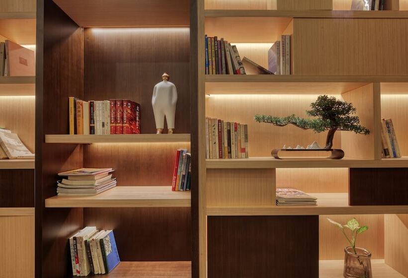 Wing Hotel Guilin  Pedestrian Street