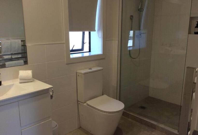 Acacia Lake View Motel