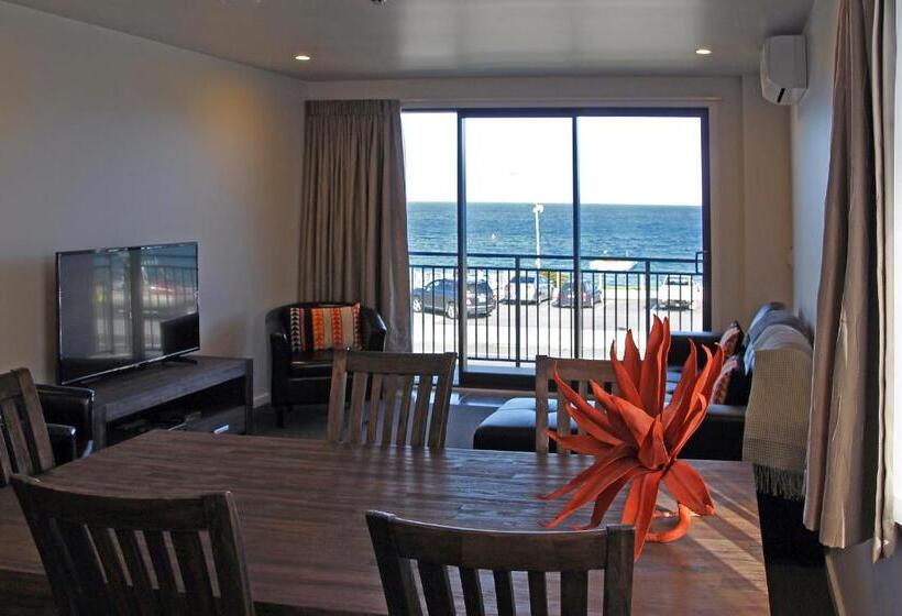 Acacia Lake View Motel