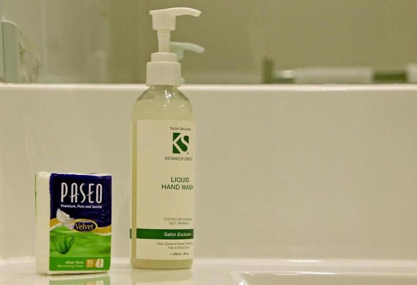 Acacia Lake View Motel