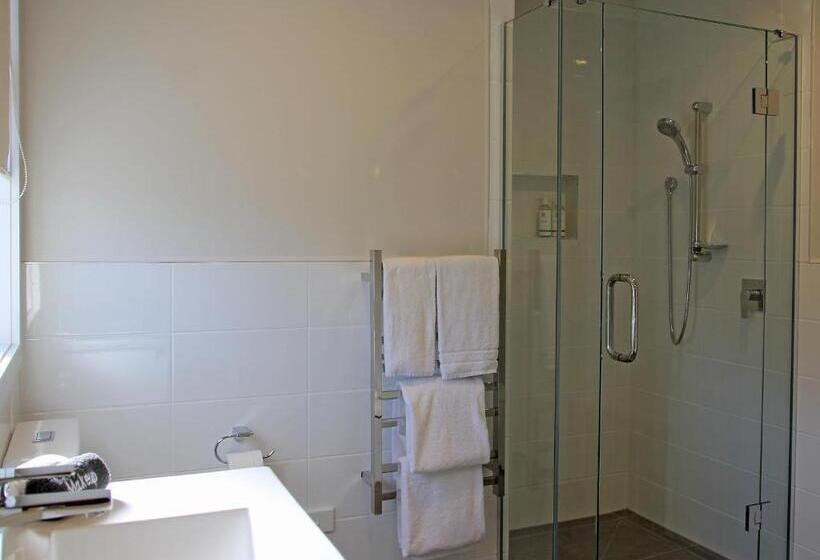 Acacia Lake View Motel