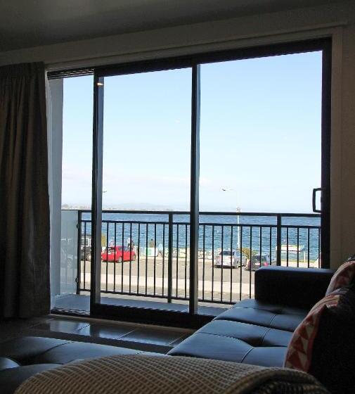 Acacia Lake View Motel