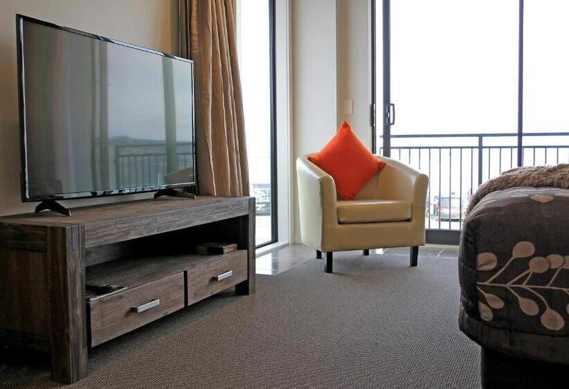 Acacia Lake View Motel