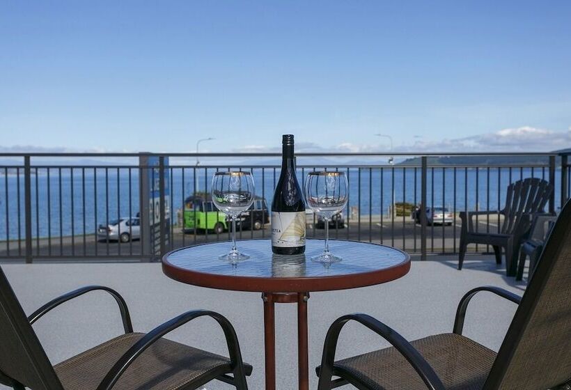 Acacia Lake View Motel