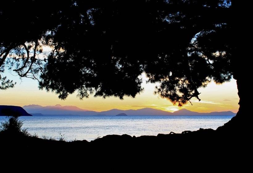 Acacia Lake View Motel