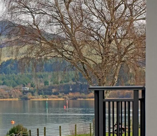 Acacia Lake View Motel