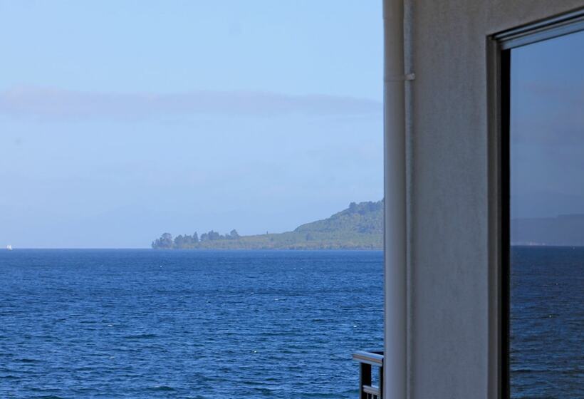 Acacia Lake View Motel