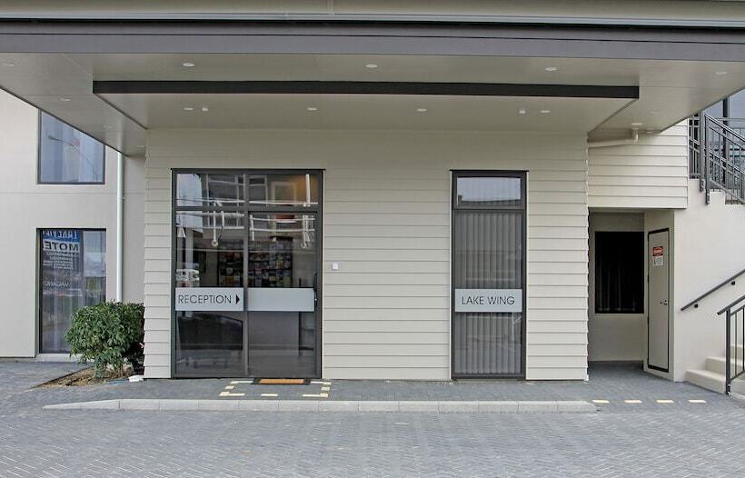 Acacia Lake View Motel