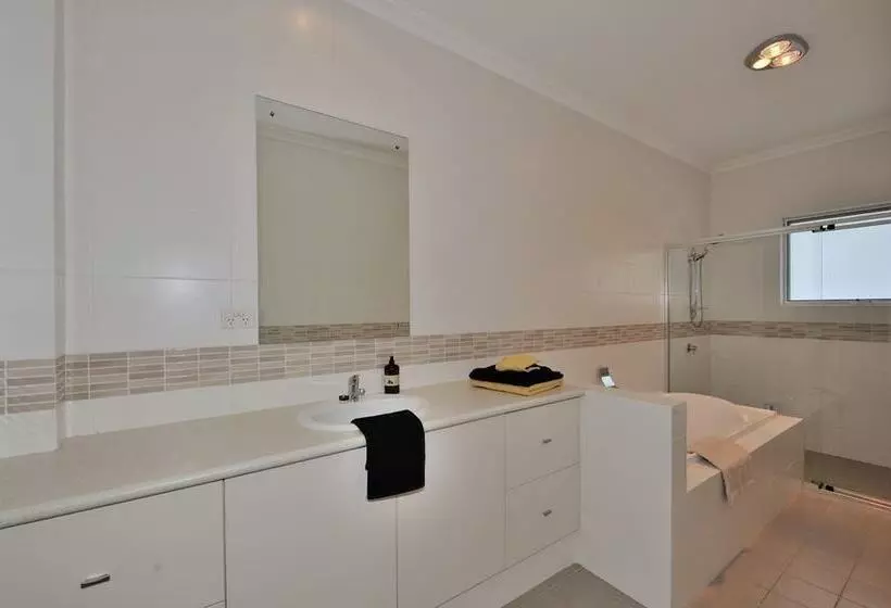 Amawind Rockingham Apartments