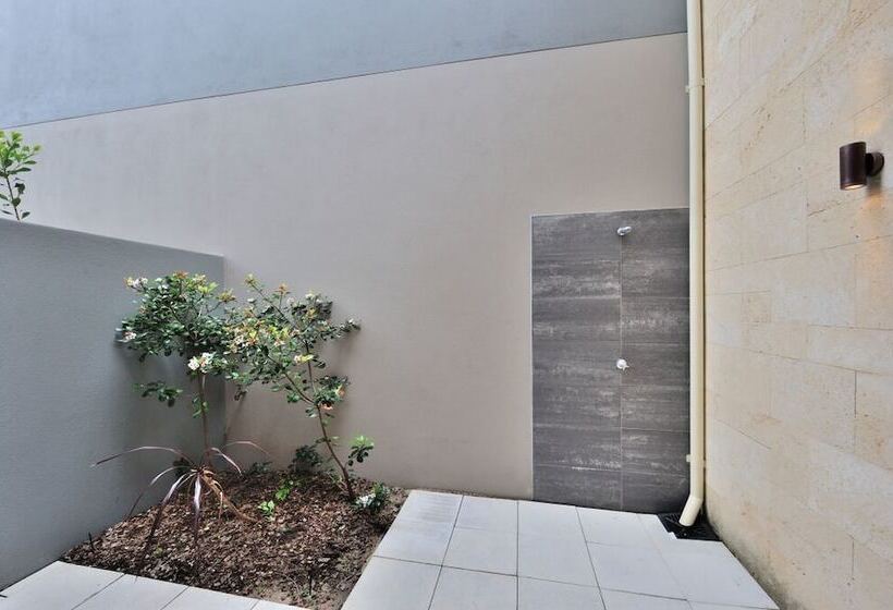 Amawind Rockingham Apartments