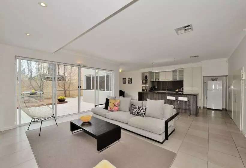 Amawind Rockingham Apartments