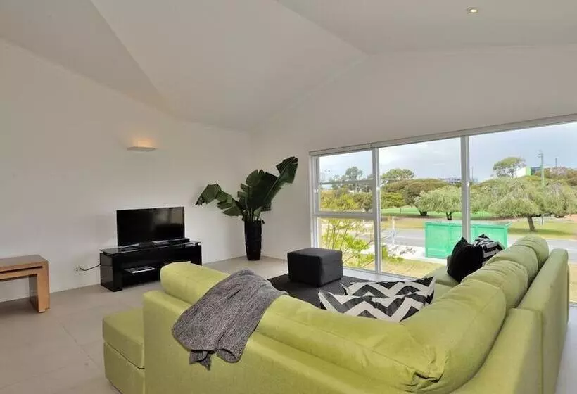 Amawind Rockingham Apartments