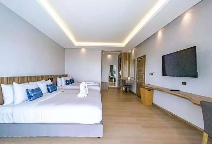 Hotelli C&n Kho Khao Beach Resort Sha Plus