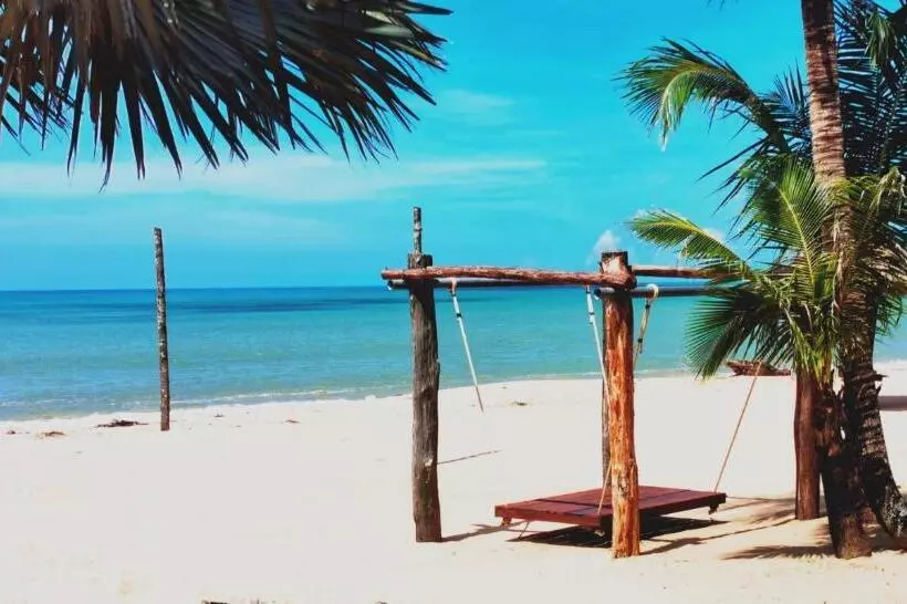 Hotelli C&n Kho Khao Beach Resort Sha Plus