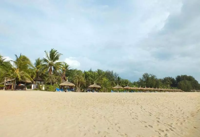 Hotelli C&n Kho Khao Beach Resort Sha Plus